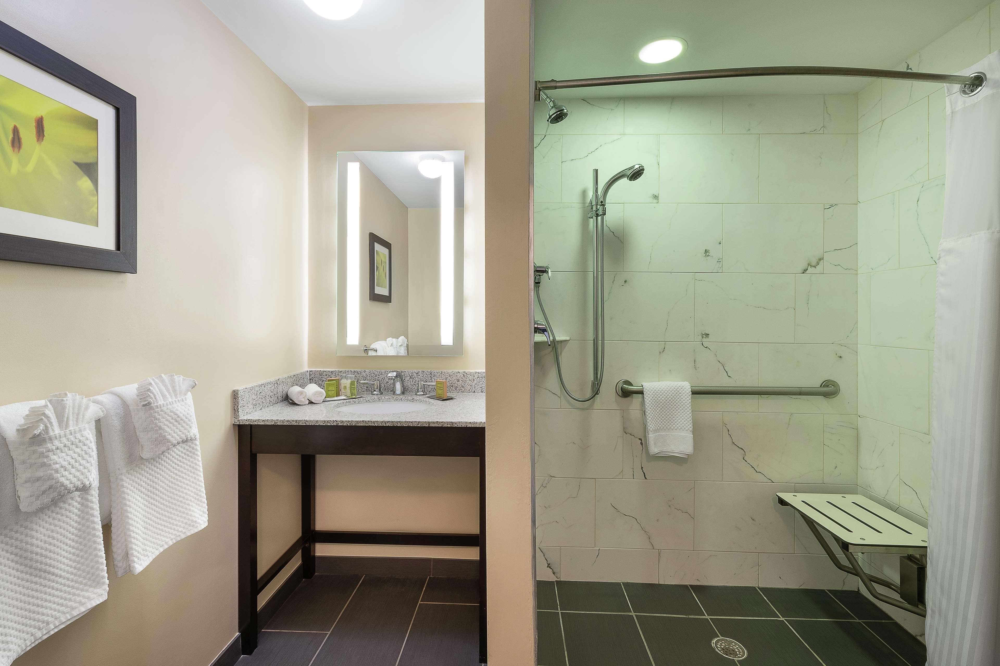 Hotel Doubletree By Hilton Cape Cod - Hyannis Exterior foto