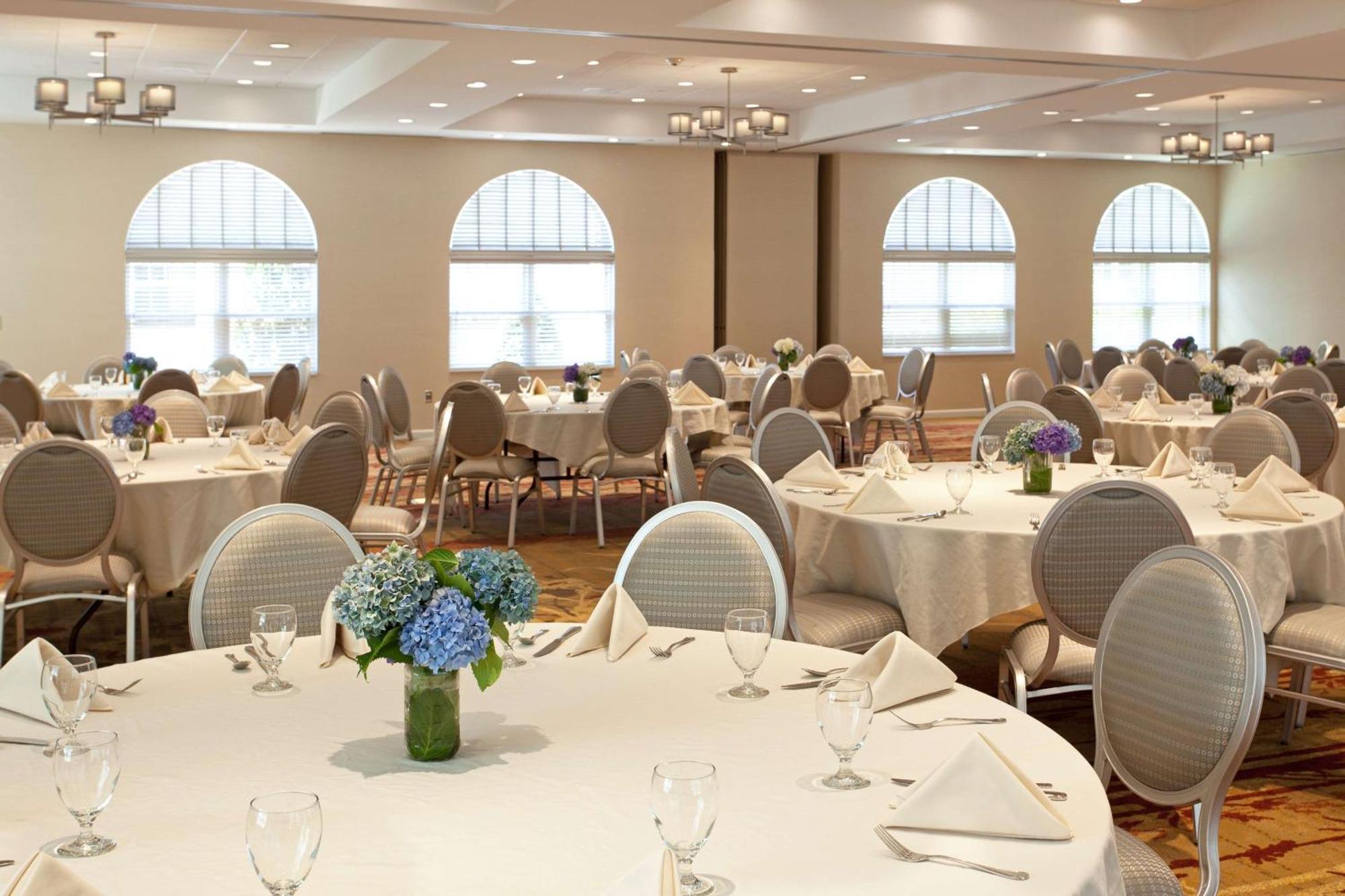 Hotel Doubletree By Hilton Cape Cod - Hyannis Exterior foto
