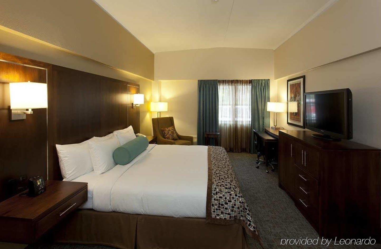 Hotel Doubletree By Hilton Cape Cod - Hyannis Exterior foto